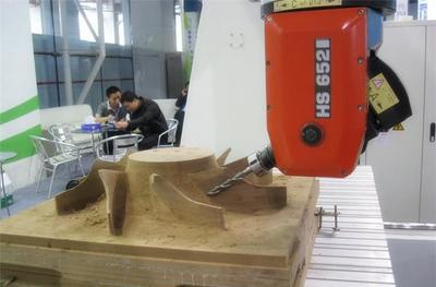 廣東五軸雕刻機(jī)價(jià)格解析與選購(gòu)指南